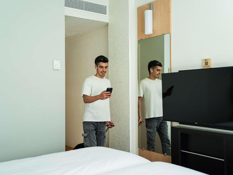 Ibis Barcelona Pza Glories 22 image