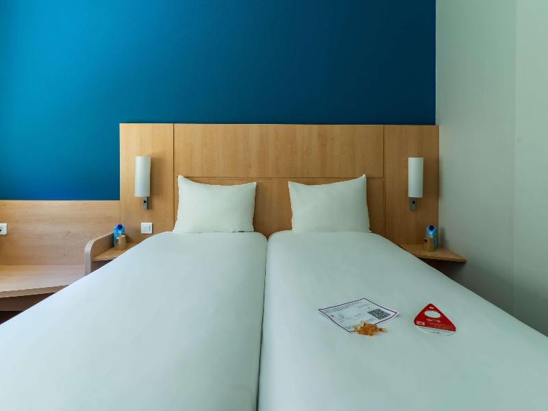Ibis Barcelona Pza Glories 22 image