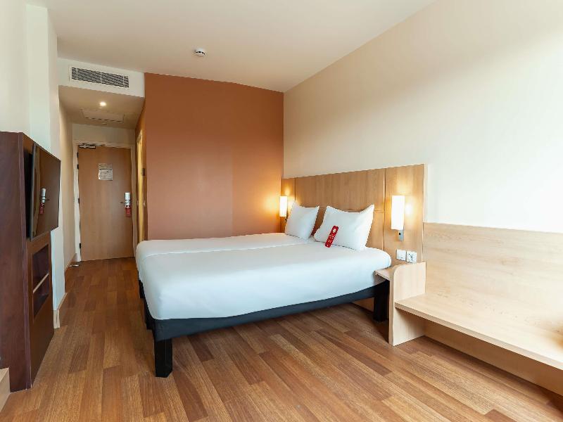 Ibis Barcelona Ripollet image