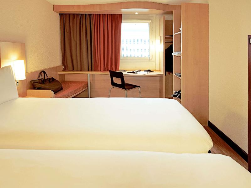 ibis Barcelona Santa Coloma image