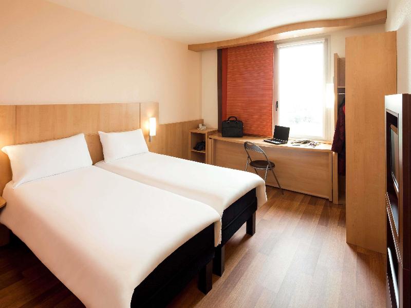 ibis Barcelona Santa Coloma image