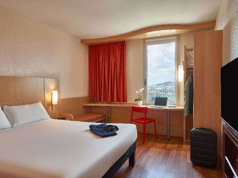 ibis Barcelona Santa Coloma image