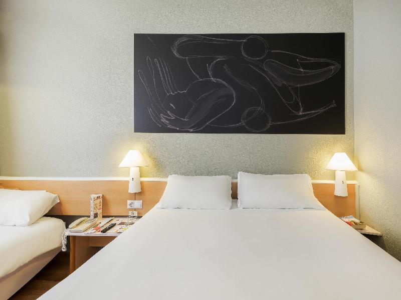 Ibis Granada image