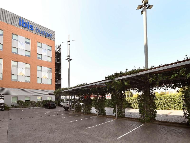 ibis Lleida image