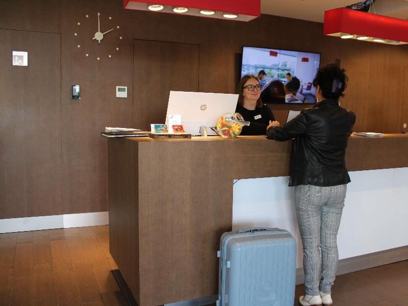 ibis Lleida image