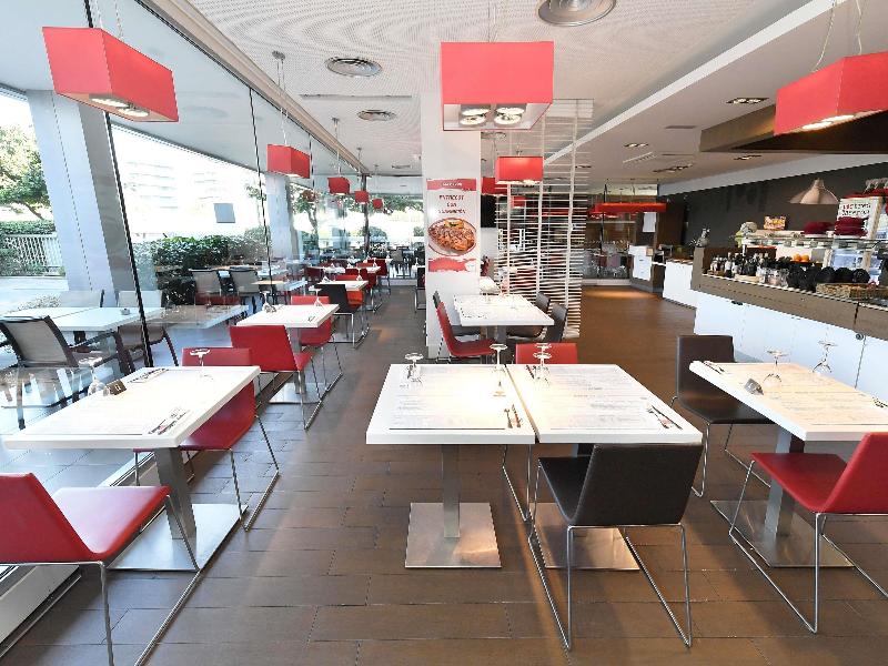 ibis Lleida image