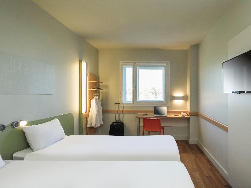 ibis budget Malaga Aeropuerto Avenida Velazquez image