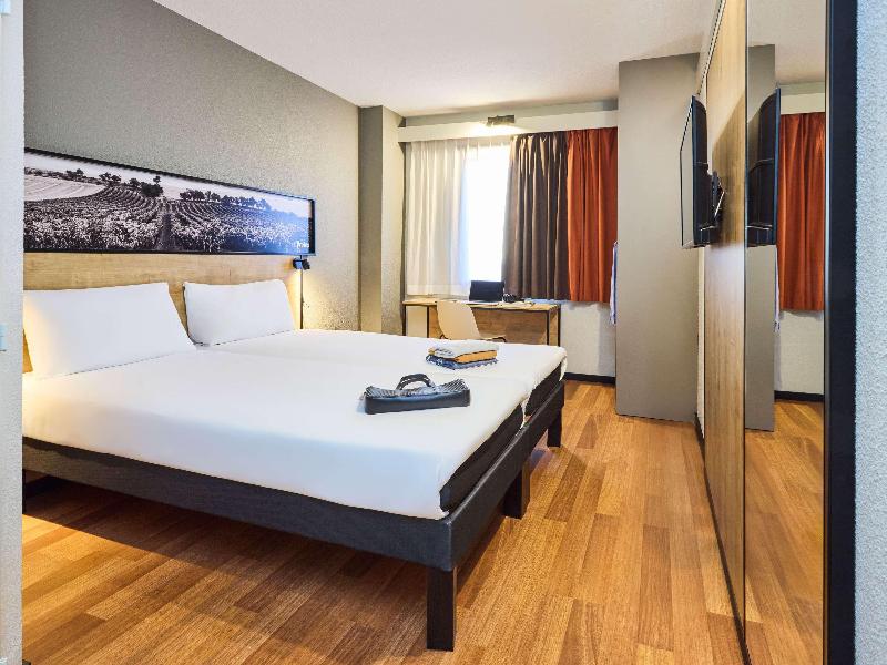 Ibis Valladolid image