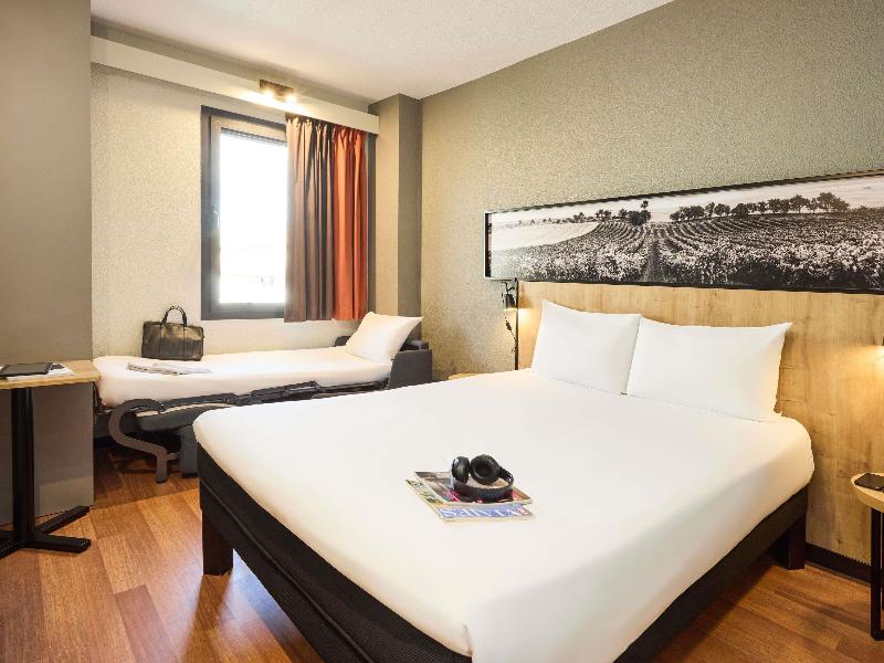 Ibis Valladolid image