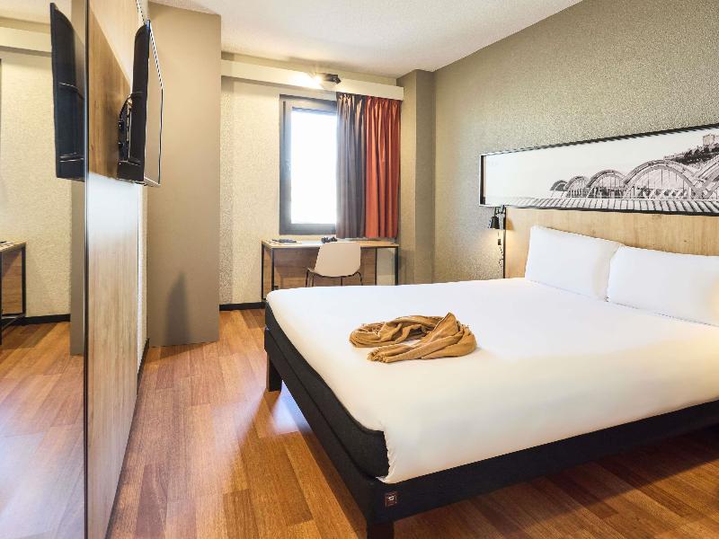 Ibis Valladolid image