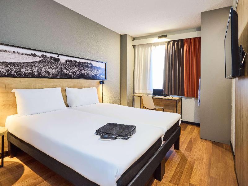 Ibis Valladolid image