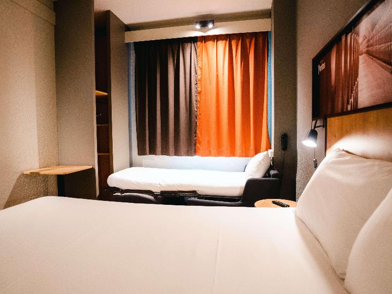 Ibis Valladolid image