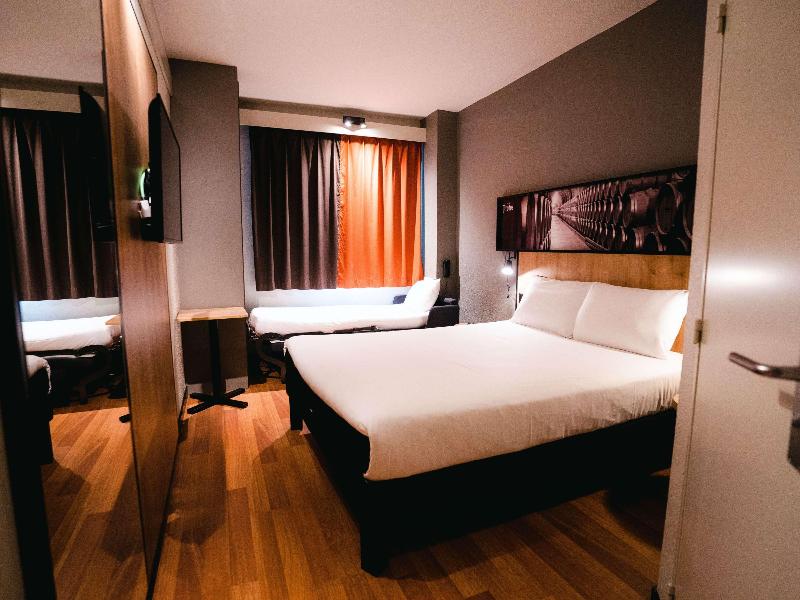Ibis Valladolid image
