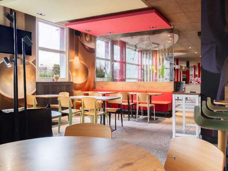 Ibis Geneve Aeroport image