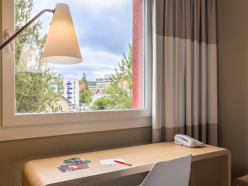 Ibis Geneve Aeroport image
