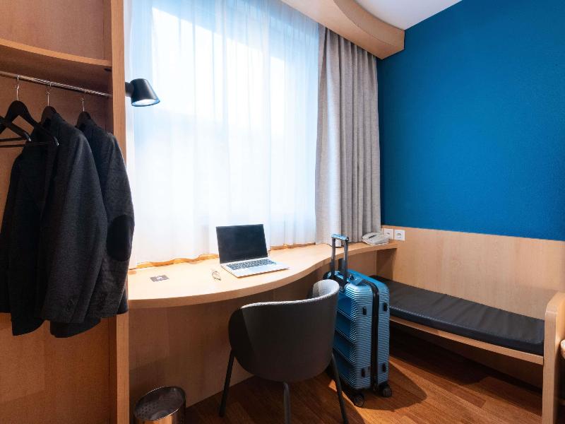 Ibis Genève Centre Nations image