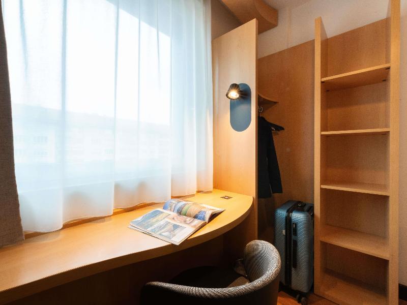 Ibis Genève Centre Nations image