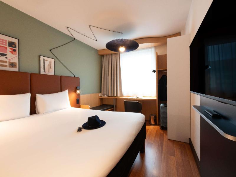 Ibis Genève Centre Nations image