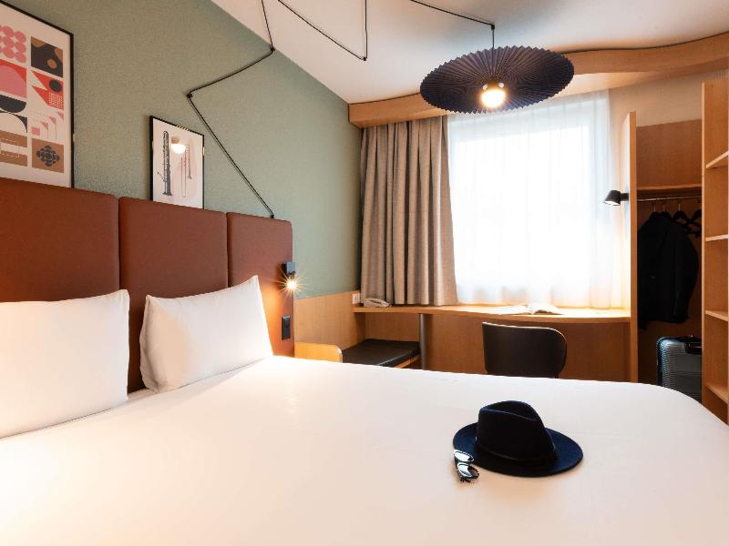 Ibis Genève Centre Nations image