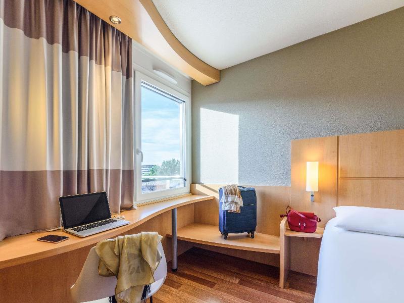 ibis Lausanne Crissier image