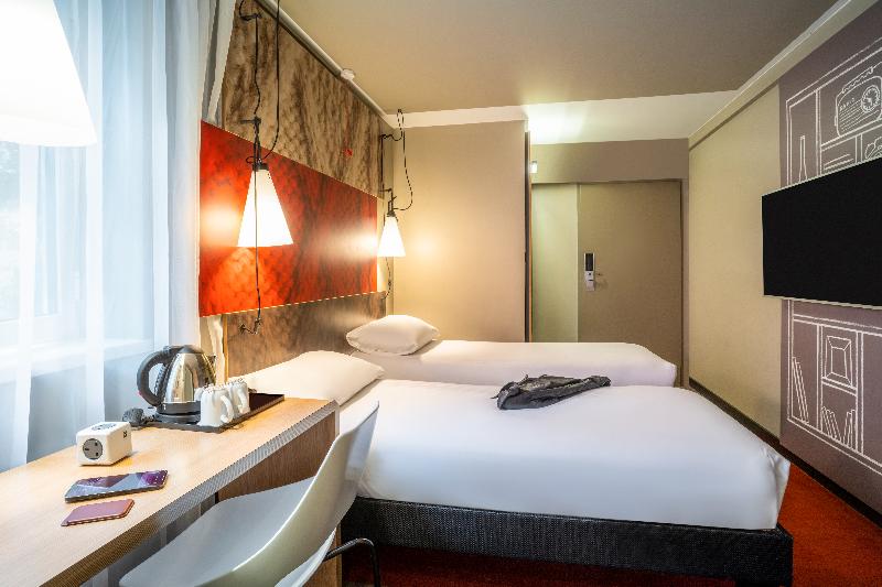 Ibis Edinburgh Royal Mile - Hunter Square image