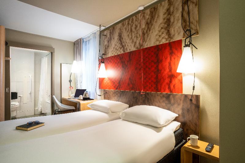 Ibis Edinburgh Royal Mile - Hunter Square image