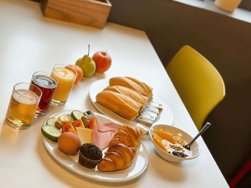 ibis budget Manchester Salford Quays image