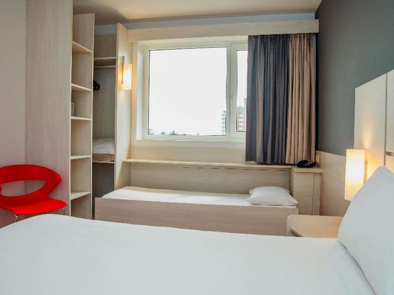 ibis Montevideo image