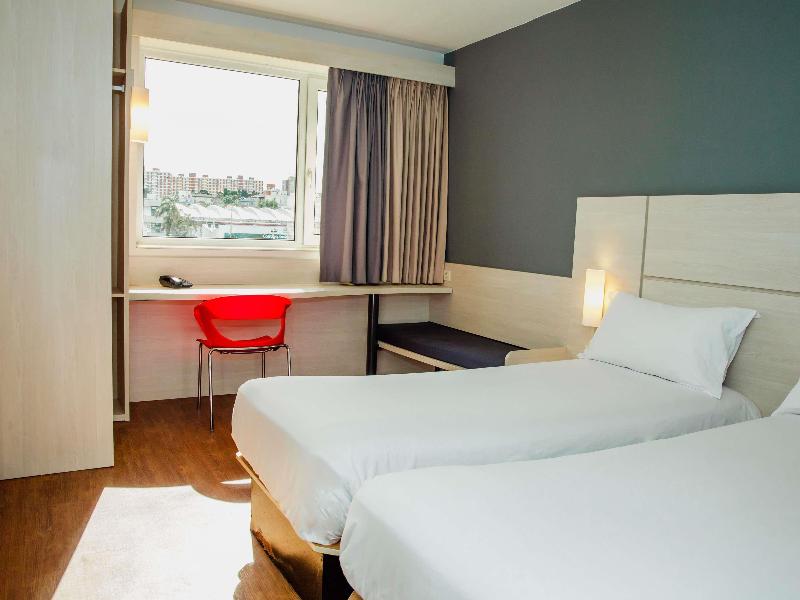 ibis Montevideo image