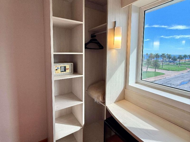 ibis Montevideo image