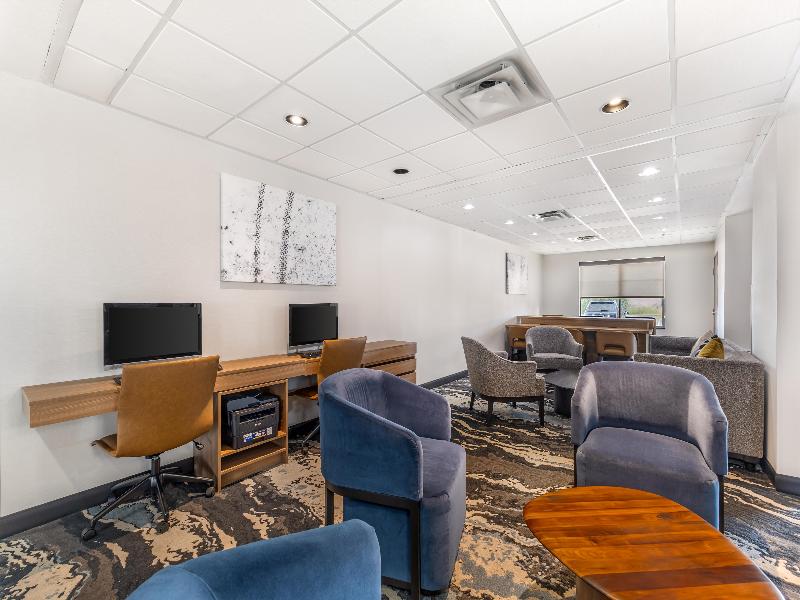 Best Western Plus Airport Inn & Suites