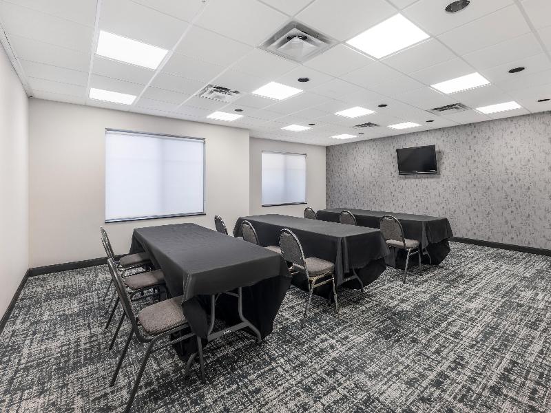 Best Western Plus Airport Inn & Suites