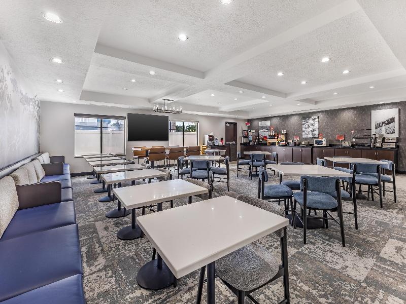 Best Western Plus Airport Inn & Suites