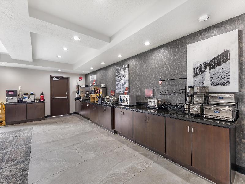 Best Western Plus Airport Inn & Suites
