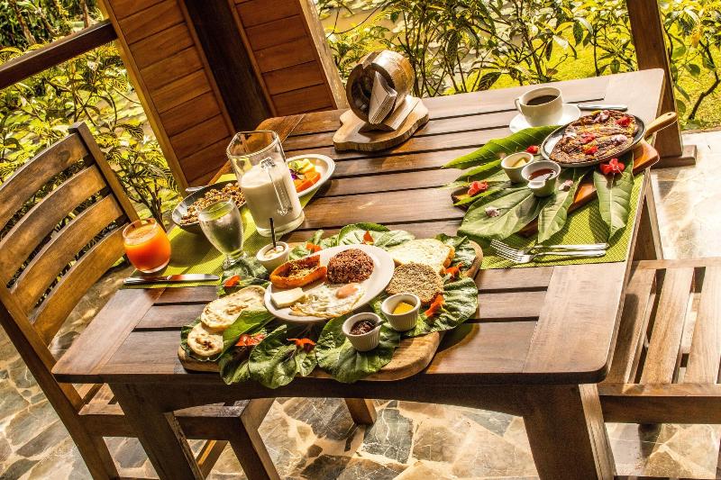 Macaw Lodge image