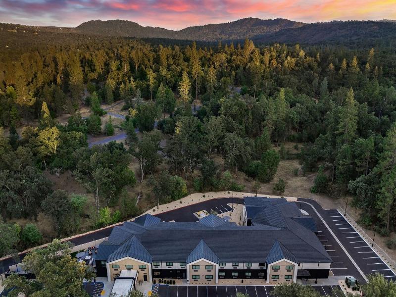 The Inelle, Oakhurst Yosemite image