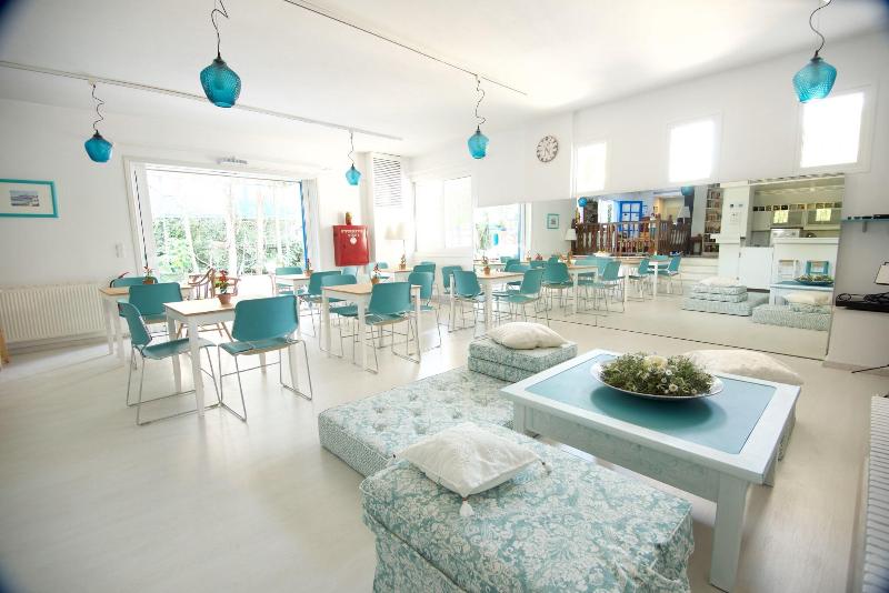 Daphne's Club Hotel Apartments - Image 1