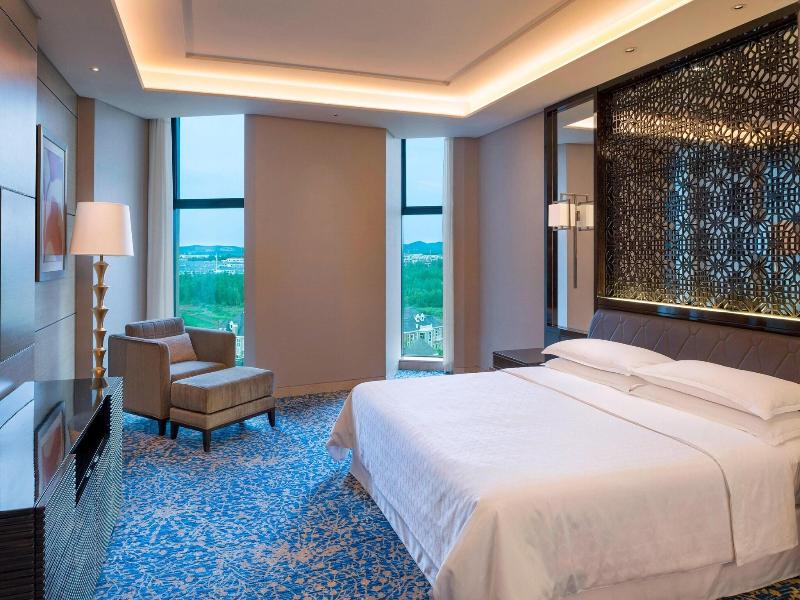 Suite, 1 Bedroom (1 King Bed)
