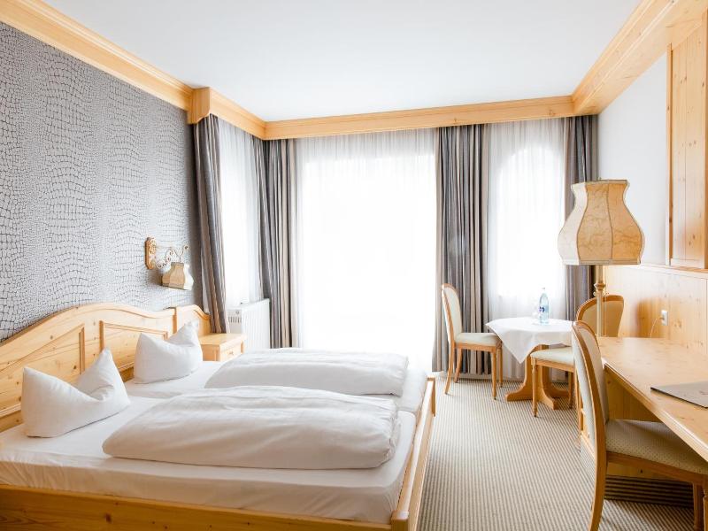 Burghotel Am Hohen Bogen image