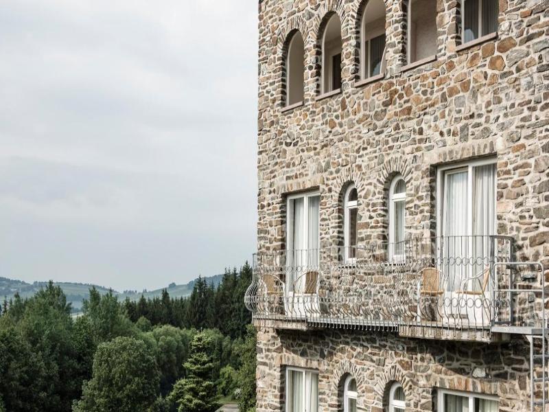 Burghotel Am Hohen Bogen image