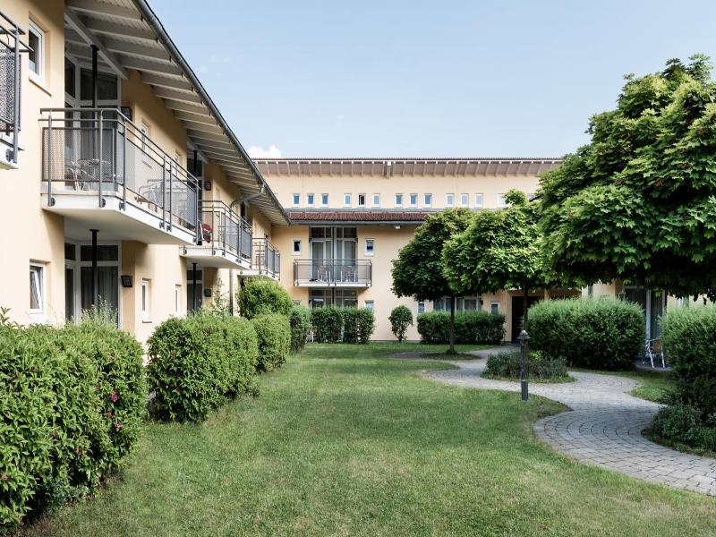 Donna Klosterhof — exterior view