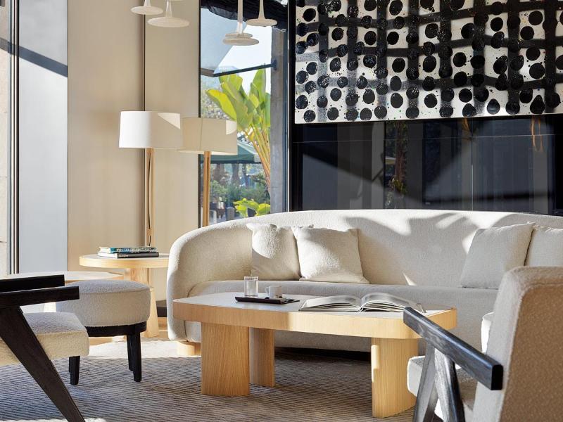 H10 Port Vell image