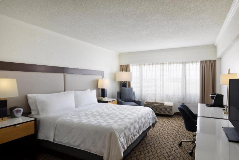Holiday Inn Clark - Newark Area photo 18