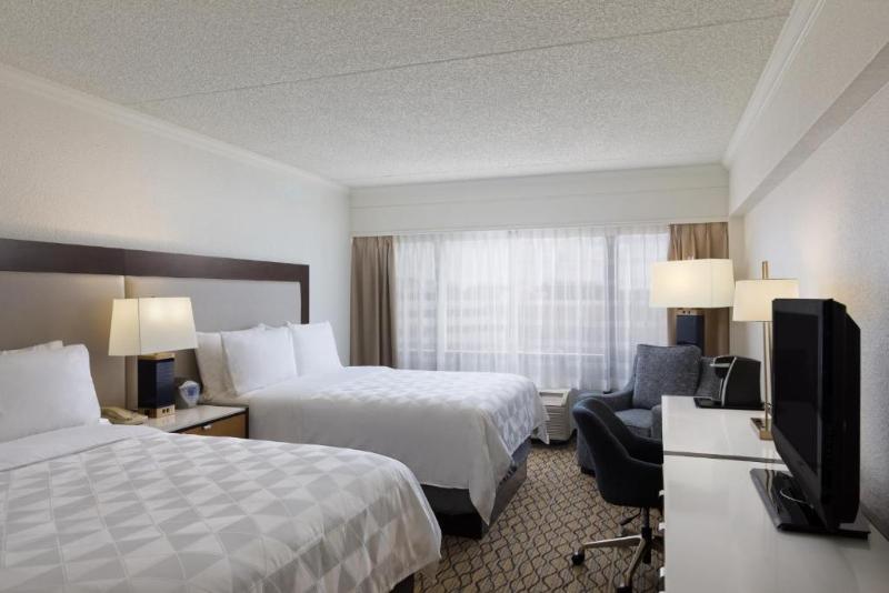 Holiday Inn Clark - Newark Area photo 17