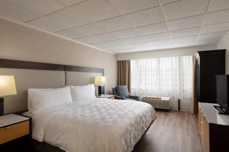 Holiday Inn Clark - Newark Area photo 24