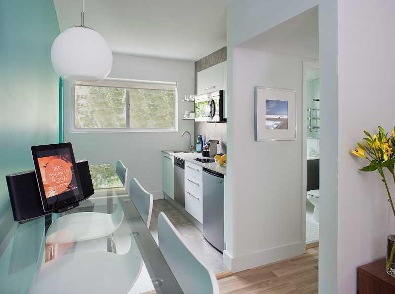 1818 Meridian House by Eskape Collection