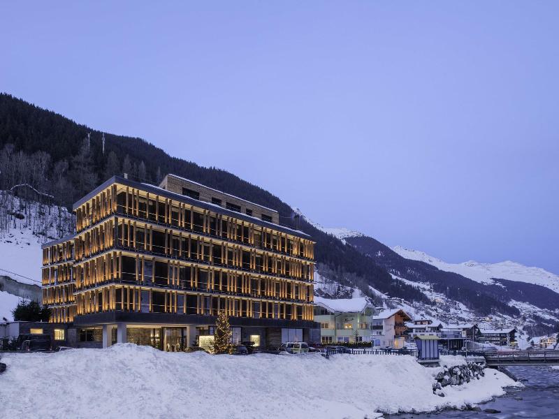 Zhero Hotel image