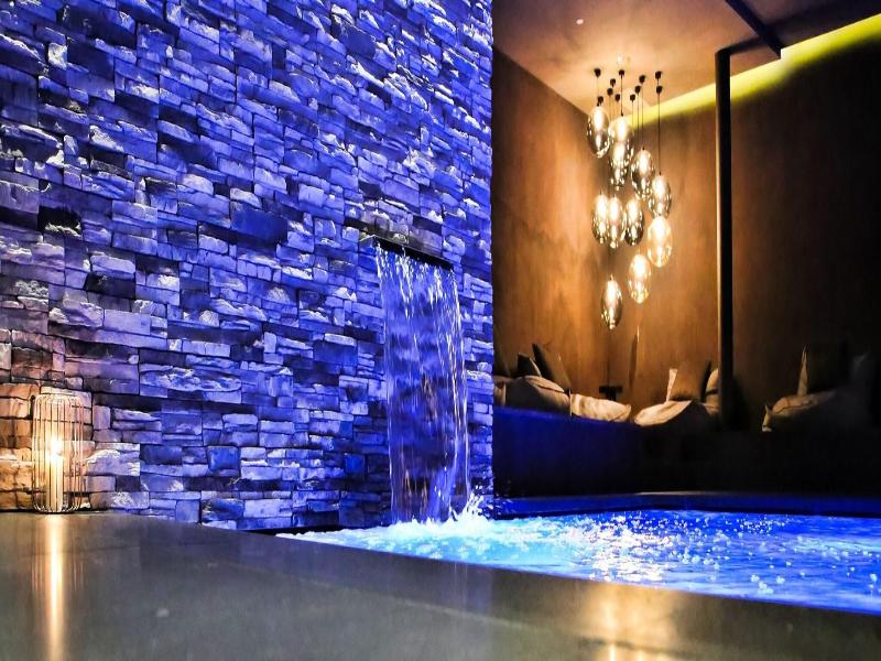 Zhero Hotel image