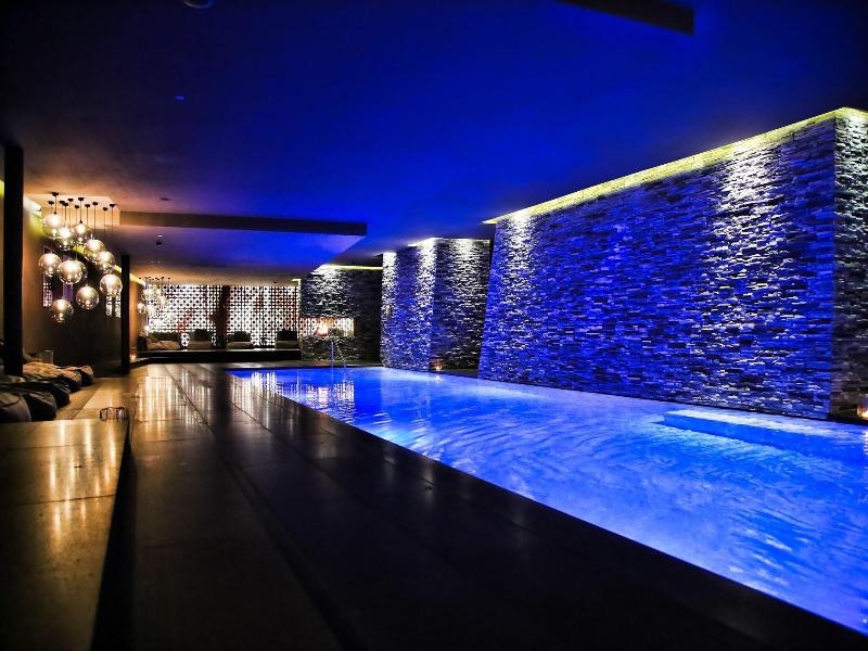 Zhero Hotel image
