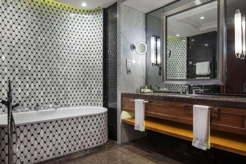 Hilton Istanbul Bomonti Hotel & Conference Centre image